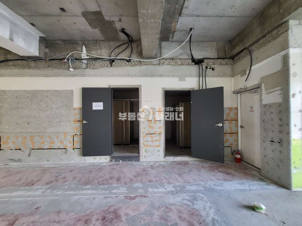 충남 천안서북구 쌍용동 100평 대형 공실 상가 ,대로변 노출 굿 월세 매물번호 10213 사진 2